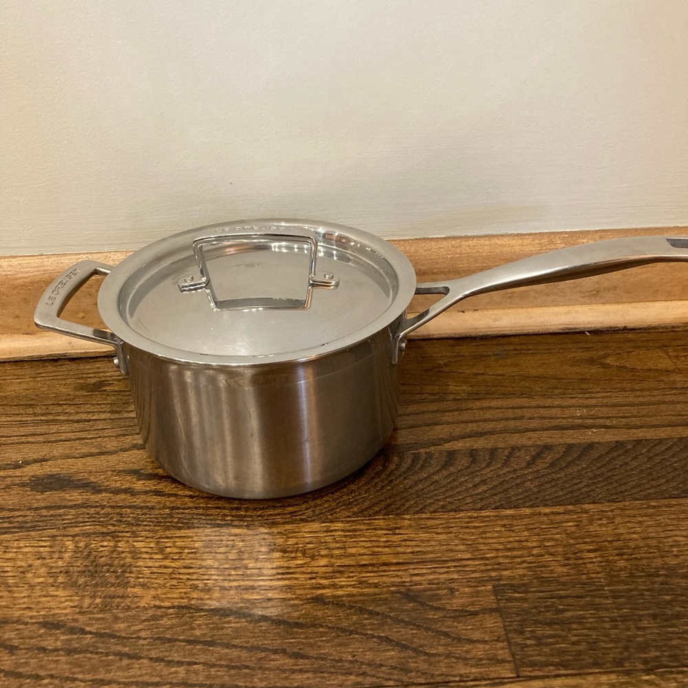 Le creuset tri-ply stainless steel 2 1/2 covered saucepan